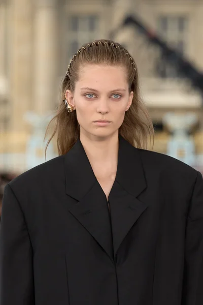 Look 7